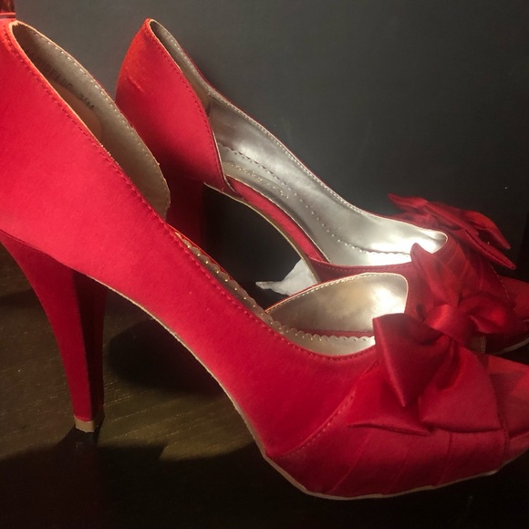Red shoes - Picture 3 of 3